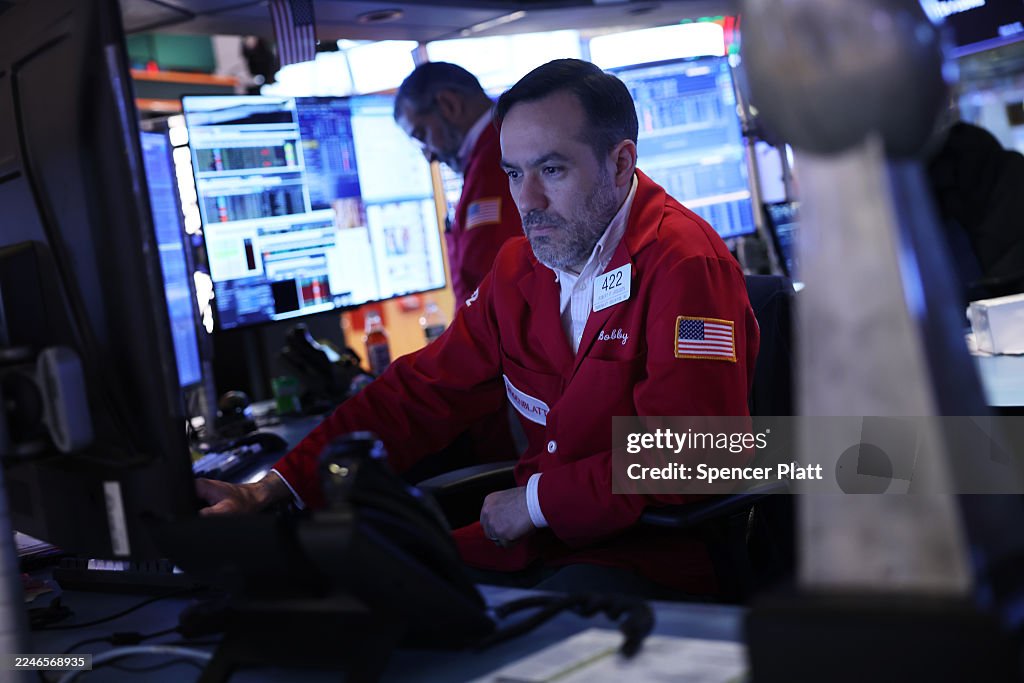 Dow Plunges Over 800 Points In Intraday Trading