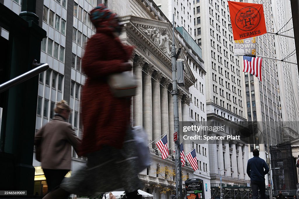 Dow Plunges Over 800 Points In Intraday Trading