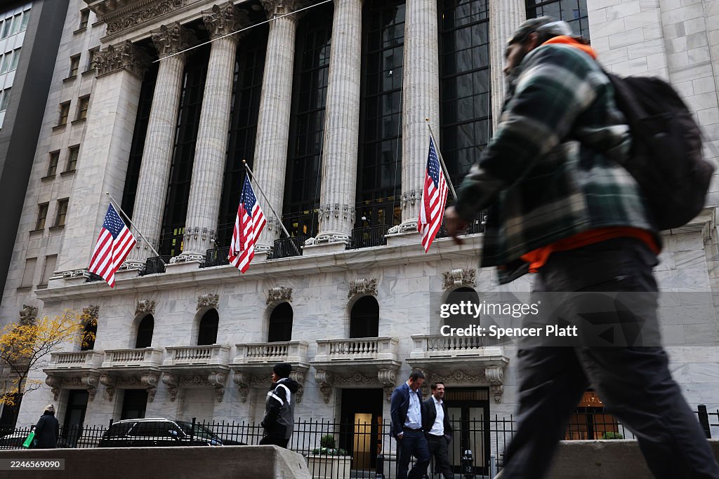 Dow Plunges Over 800 Points In Intraday Trading