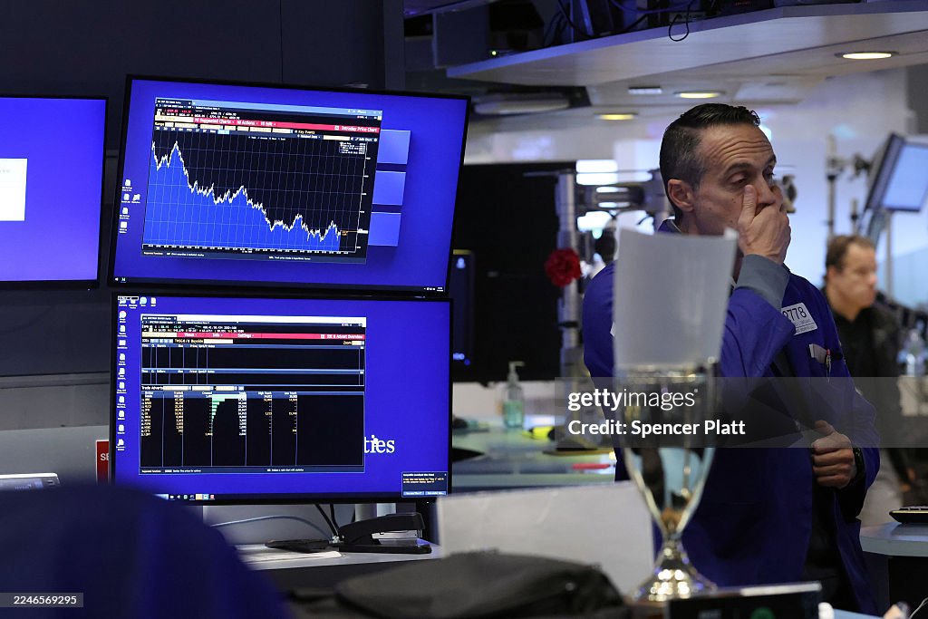 Dow Plunges Over 800 Points In Intraday Trading