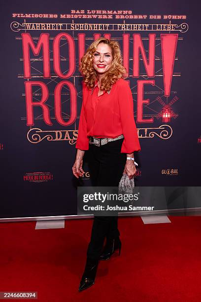 Sonya Kraus attends the "Moulin Rouge - Das Musical" premiere at Musical Dome Cologne on November 13, 2025 in Cologne, Germany.