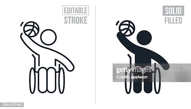 person im rollstuhl schießt hakenschuss beim basketballspielen – editierbarer schlag und solide symbole - punkten stock-grafiken, -clipart, -cartoons und -symbole