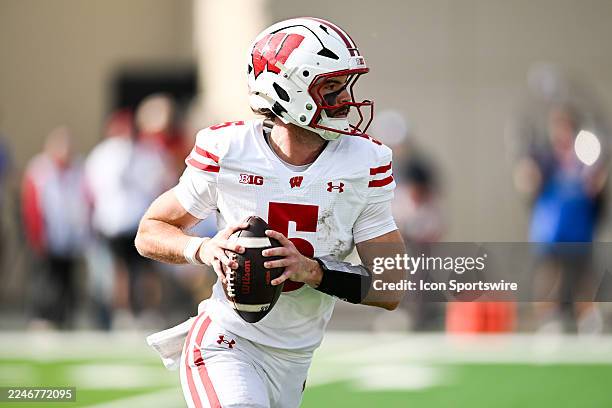 Wisconsin Badgers QB Carter Smith runs with the ball during a college football game between the Wisconsin Badgers and Indiana Hoosiers on November...