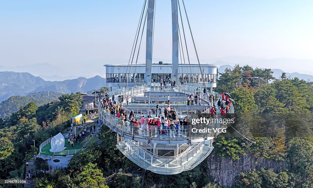 Shenxianju Scenic Area In Taizhou Draws Tourists