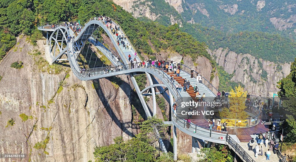 Shenxianju Scenic Area In Taizhou Draws Tourists