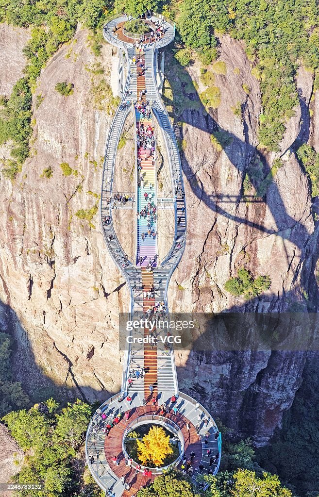 Shenxianju Scenic Area In Taizhou Draws Tourists
