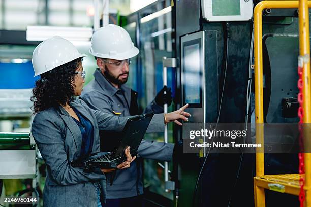 leverage predictive maintenance powered by machine analytics to eliminate severe wear and tear. this prevents equipment failures and unscheduled downtime, extending equipment life and sustaining manufacturing productivity. - predictive maintenance stock pictures, royalty-free photos & images
