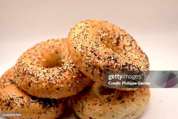 everything bagels - everything bagel stock pictures, royalty-free photos & images
