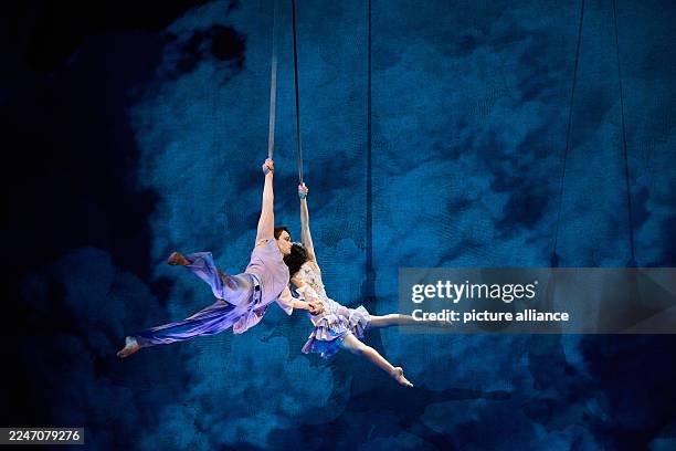 November 2025, Berlin: Dancers perform in the first show acts of the premiere of Cirque du Soleil in "Alize" at the Theater am Potsdamer Platz. It is...