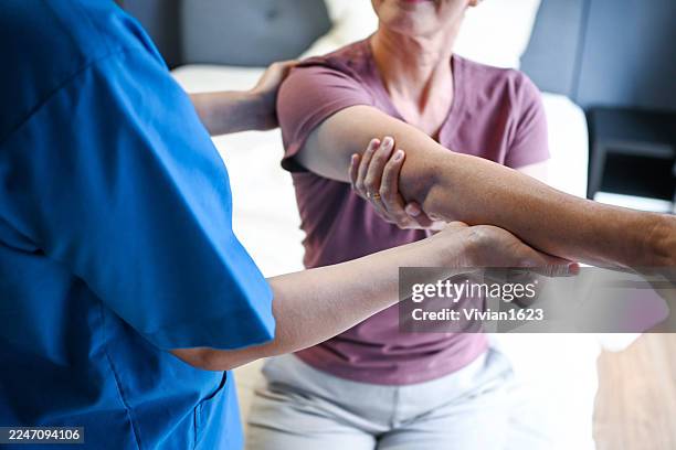 personalized senior physical therapy - neuropathy stock pictures, royalty-free photos & images