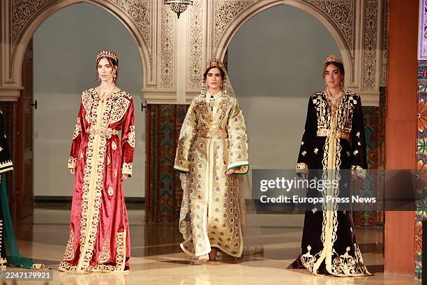 Parade of kaftans during the inauguration of the Moroccan Crafts Fair. On November 17 in Seville . The Councilors of Employment, Enterprise and...
