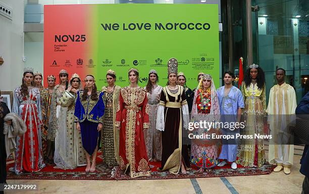 Parade of kaftans during the inauguration of the Moroccan Crafts Fair. On November 17 in Seville . The Councilors of Employment, Enterprise and...