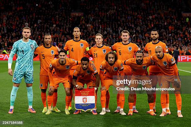 Players of the Netherlands pose for a team photograph prior to the FIFA World Cup 2026 qualifier match between Netherlands and Lithuania at Johan...