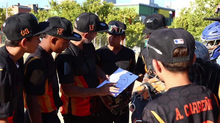 https://media.gettyimages.com/id/2247245711/video/baseball-coach-drawing-game-strategy-for-his-team.jpg?b=1&s=640x640&k=20&c=PiNjVN5p-QYuFh8IlYbKahNk4b-G-PlkrNcUfWQ3Ccw=
