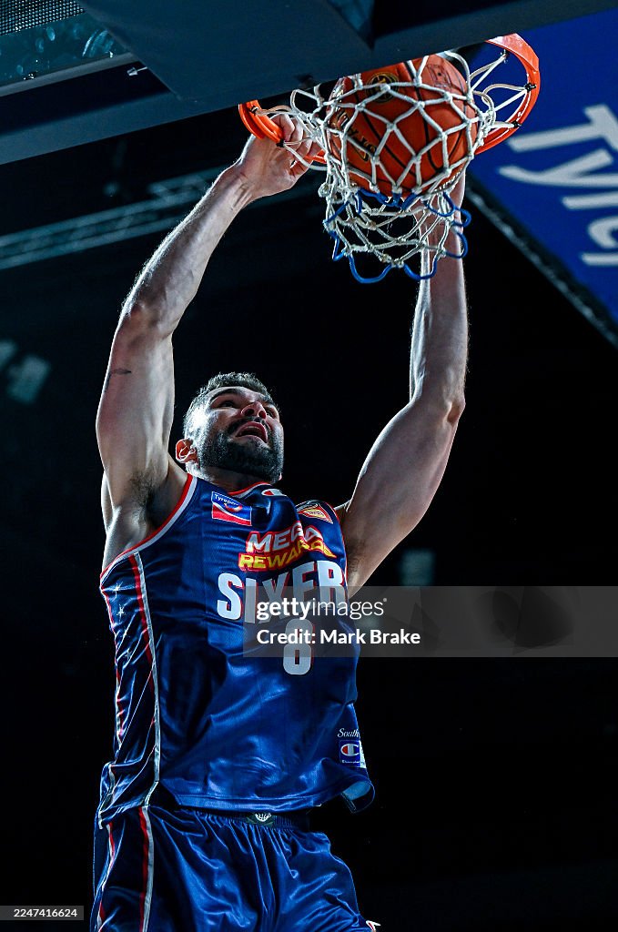 NBL Rd 10 - Adelaide 36ers v Illawarra Hawks