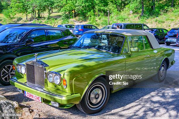 rolls-royce corniche classic luxury convertible car - rolls royce stock pictures, royalty-free photos & images