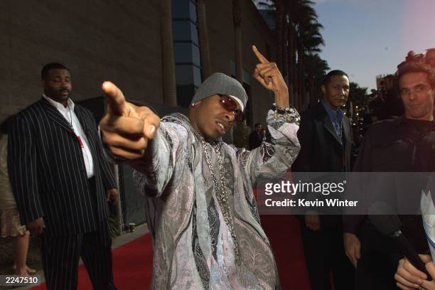 Singer Sisqo arrives at the 2000 Billboard Music Awards in Las Vegas, Nevada. December 5, 2000