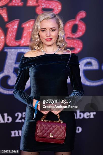 Anne-Marie Waldeck attends the "Song Sung Blue" premiere at Zoo Palast on November 19, 2025 in Berlin, Germany.