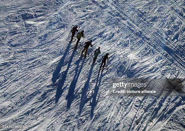 November 2025, Bavaria, Oberstdorf: Ski tourers go up the mountain in the Söllereck ski area at the edge of the ski slope. Photo: Karl-Josef...