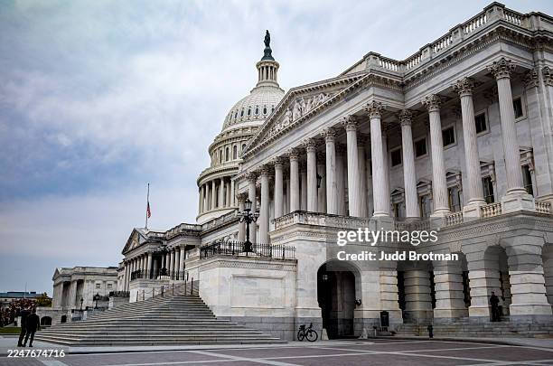 the us capitol building - house of representatives stock pictures, royalty-free photos & images