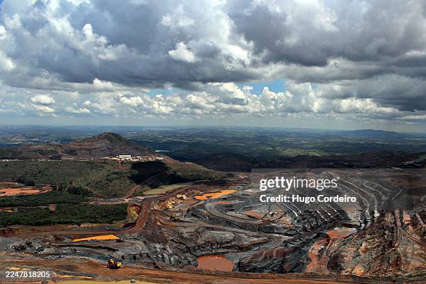 mining in congonhas, minas gerais - iron mining stock pictures, royalty-free photos & images