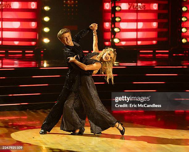 Finale"- Capping off a record-breaking season, the finale episode sees the five remaining couples competing for a chance at winning the coveted Len...