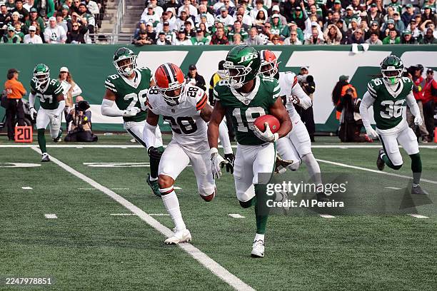 Wide Receiver Isaiah Williams of the New York Jets has a long return during the NFL 2025 game between Cleveland Browns and New York Jets at MetLife...