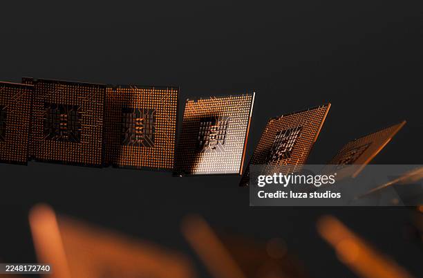 strands of gold circuit boards align in a sleek, futuristic display of microchip technology - unidade de processamento central imagens e fotografias de stock