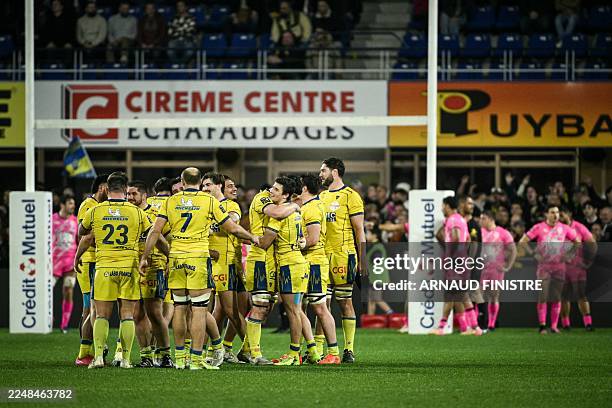 Clermont's players celebrate after winning the French Top14 rugby union match between ASM Clermont Auvergne and Stade Francais Paris at the...