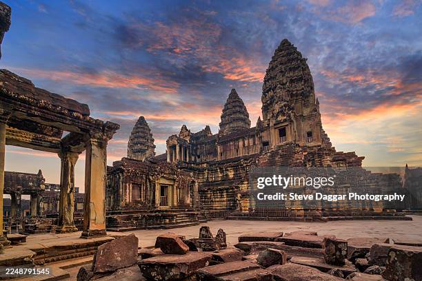 angkor wat sunrise - angkor wat stock pictures, royalty-free photos & images
