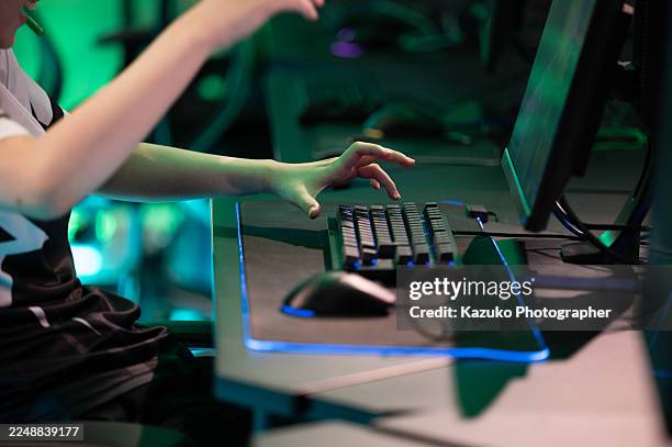 the hands of a female professional gamer operating a computer keyboard - gaming station stock pictures, royalty-free photos & images