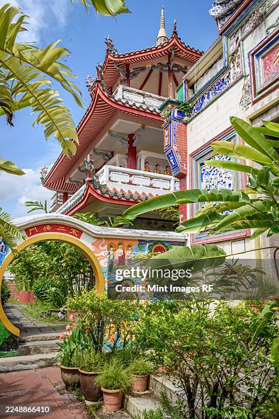 buddhist temple in georgetown, penang, malaysia - penang state stock pictures, royalty-free photos & images