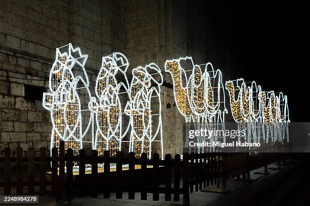la natività (sacra famiglia) adorna le strade di valladolid, in spagna. - san giuseppe foto e immagini stock