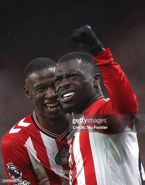 Brian Brobbey of Sunderland celebrates with team mates after scoring the winning goal during the Premier League match between Sunderland and...