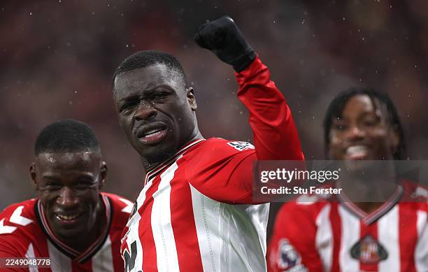 Brian Brobbey of Sunderland celebrates with team mates after scoring the winning goal during the Premier League match between Sunderland and...