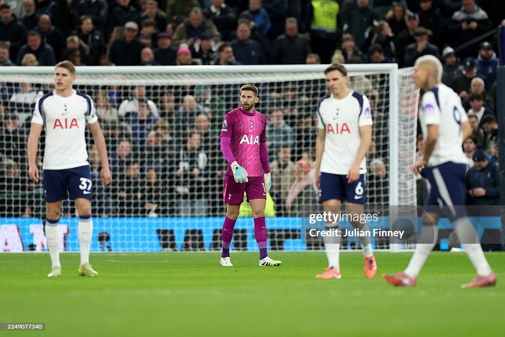 Tottenham Hotspur v Fulham - Premier League