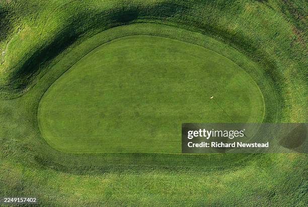 putting green - green de golf fotografías e imágenes de stock