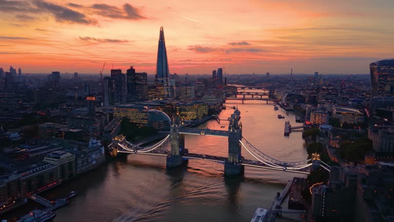 https://media.gettyimages.com/id/2249370133/video/establishing-aerial-sunset-view-of-the-skyline-of-london-with-tower-bridge-and-river-thames.jpg?b=1&s=640x640&k=20&c=Jz1osqvVfSV7omJLkL99zwx9MZgJCFPotw8JyWZnnhk=