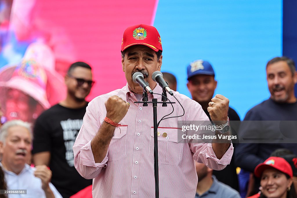 Nicolas Maduro Receives Another Supporters' Protest At Miraflores