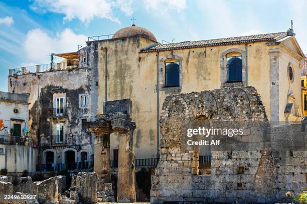 ancient greek temple of apollo in syracuse, sicily, italy - artemis greek god stock pictures, royalty-free photos & images