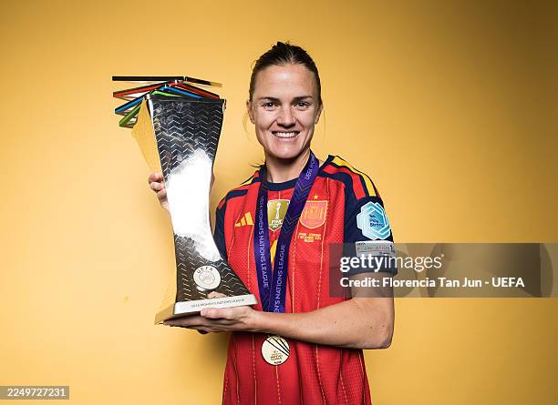 Irene Paredes of Spain poses for a photo with the UEFA Women's Nations League trophy following the UEFA Women's Nations League 2025 final second leg...