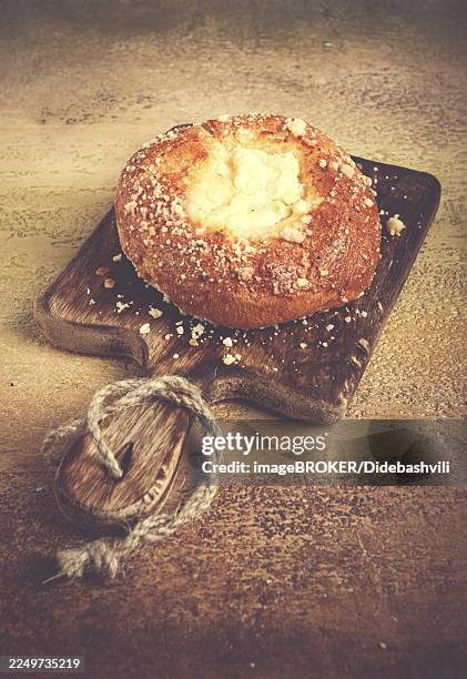 bun with cottage cheese, pastries, cheesecake, no people - süßgebäck teilchen stock-fotos und bilder