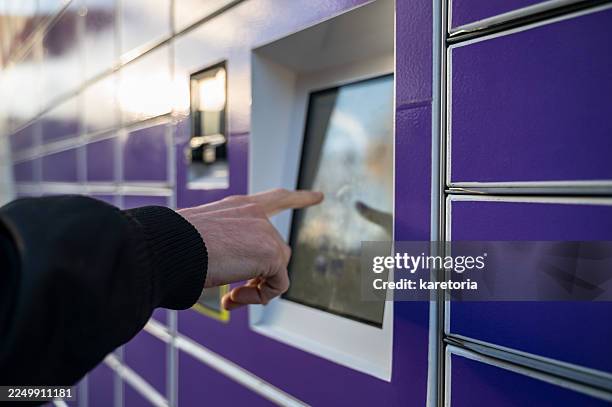 hand tapping parcel locker touchscreen - entrega sem contacto imagens e fotografias de stock