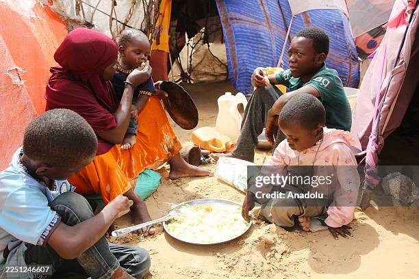 Delegation led by World Food Programme Mogadishu Office Director El Khidir Daloum conducts a field visit to assess the food crisis at a camp for...