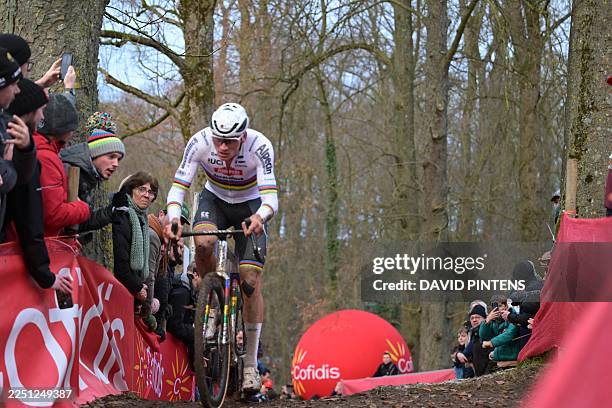 Dutch Mathieu Van Der Poel pictured in action during the men's elite race of the Cyclocross World Cup, in Namur, Sunday 14 December 2025, stage 4 in...