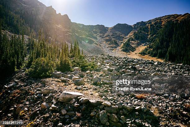 mountain views climbing beartooth pass - beartooth pass stock pictures, royalty-free photos & images