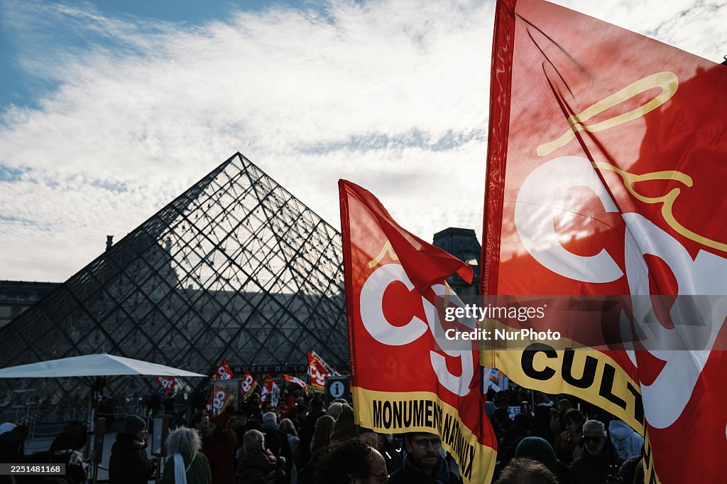 The Louvre Museum Closed On Monday Due To A Strike