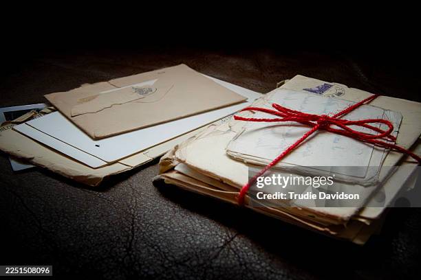 vintage love letters - carta de amor fotografías e imágenes de stock