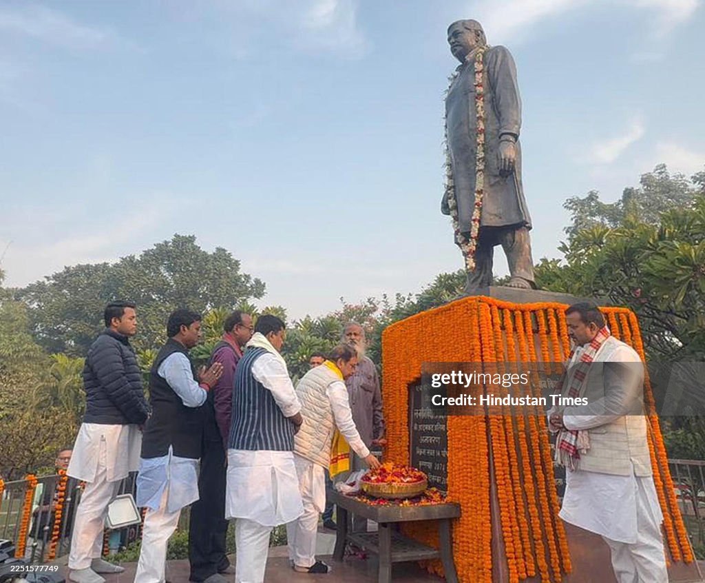 Newly Appointed BJP National President Nitin Nabin Pays Tribute To Statue Of His Father Navin Kishore Prasad Sinha
