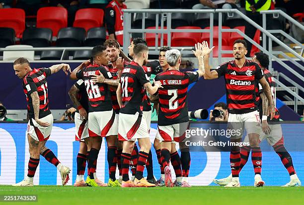 Leo Pereira of CR Flamengo celebrates scoring his team's first goal with teammates during the FIFA Challenger Cup 2025 match between CR Flamengo and...